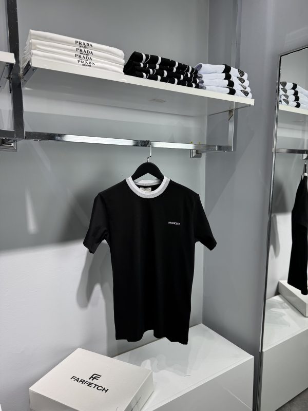 Moncler T-shirt