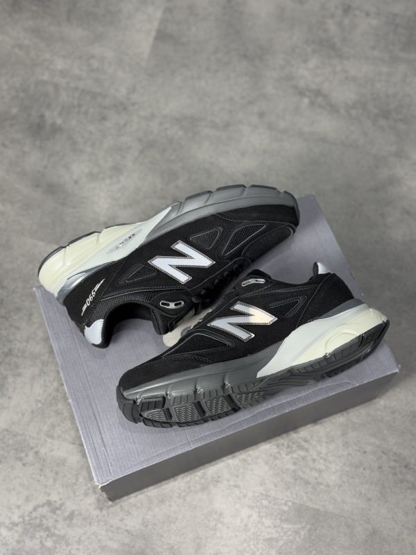 New Balance 990