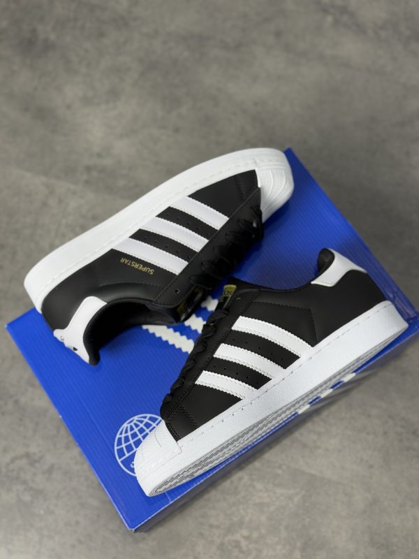 Adidasm Superstar