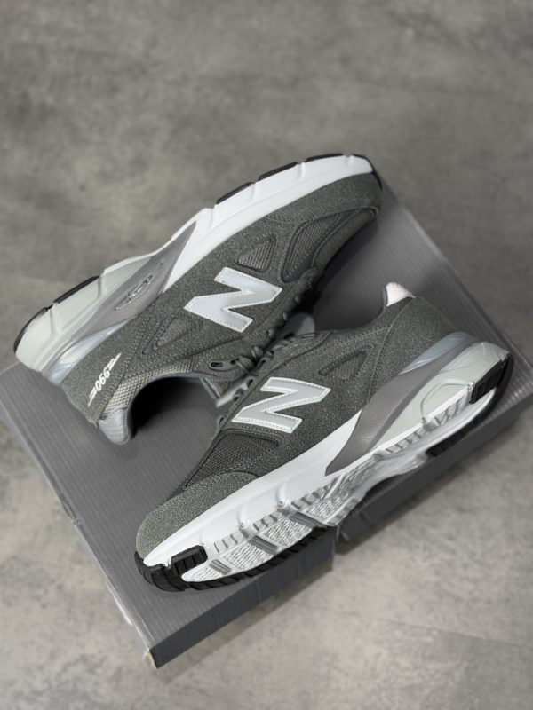 New Balance 990